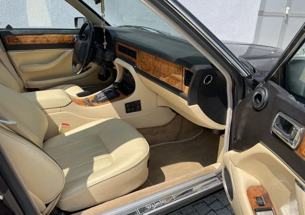 Jaguar XJ cena 48900 przebieg: 192000, rok produkcji 1993 z Jasło małe 172